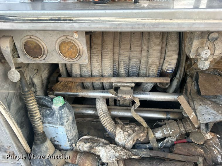 image for item EG1040 2015 Bulk Tank International tank trailer