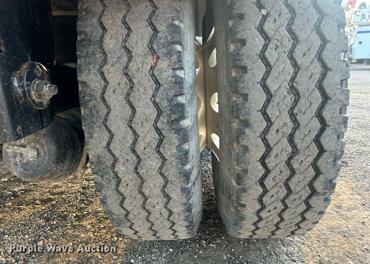 image for item EG1040 2015 Bulk Tank International tank trailer