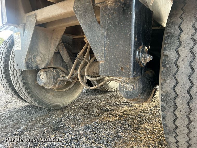 image for item EG1040 2015 Bulk Tank International tank trailer