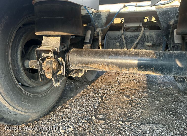 image for item EG1040 2015 Bulk Tank International tank trailer