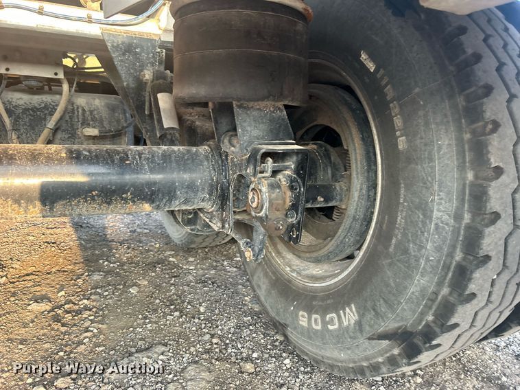 image for item EG1040 2015 Bulk Tank International tank trailer