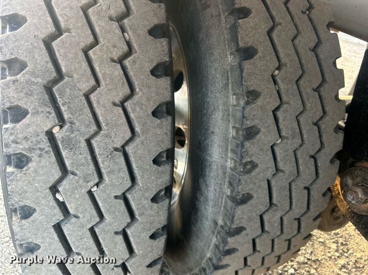 image for item EG1040 2015 Bulk Tank International tank trailer