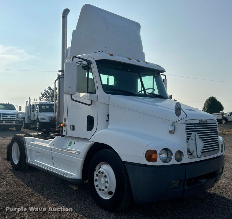 image for item EG1045 2002 Freightliner  Century Class semi truck