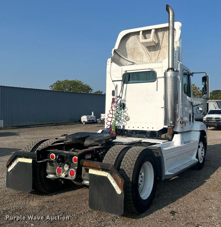 image for item EG1045 2002 Freightliner  Century Class semi truck