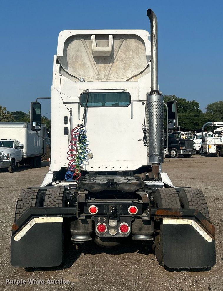 image for item EG1045 2002 Freightliner  Century Class semi truck