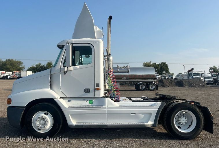 image for item EG1045 2002 Freightliner  Century Class semi truck