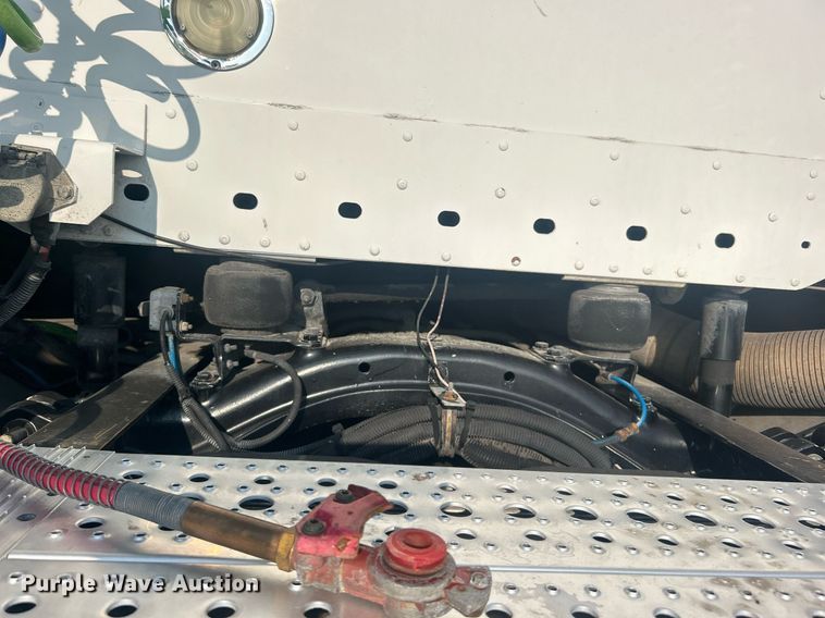 image for item EG1045 2002 Freightliner  Century Class semi truck