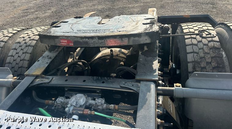 image for item EG1045 2002 Freightliner  Century Class semi truck