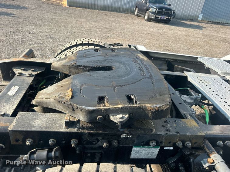 image for item EG1045 2002 Freightliner  Century Class semi truck