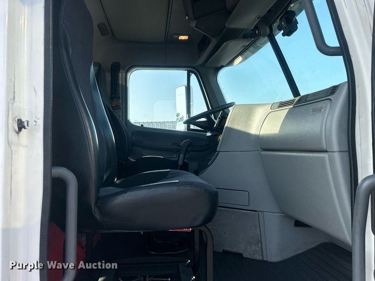 image for item EG1045 2002 Freightliner  Century Class semi truck