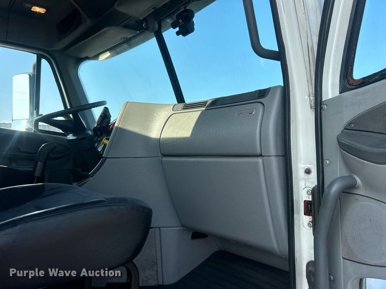 image for item EG1045 2002 Freightliner  Century Class semi truck