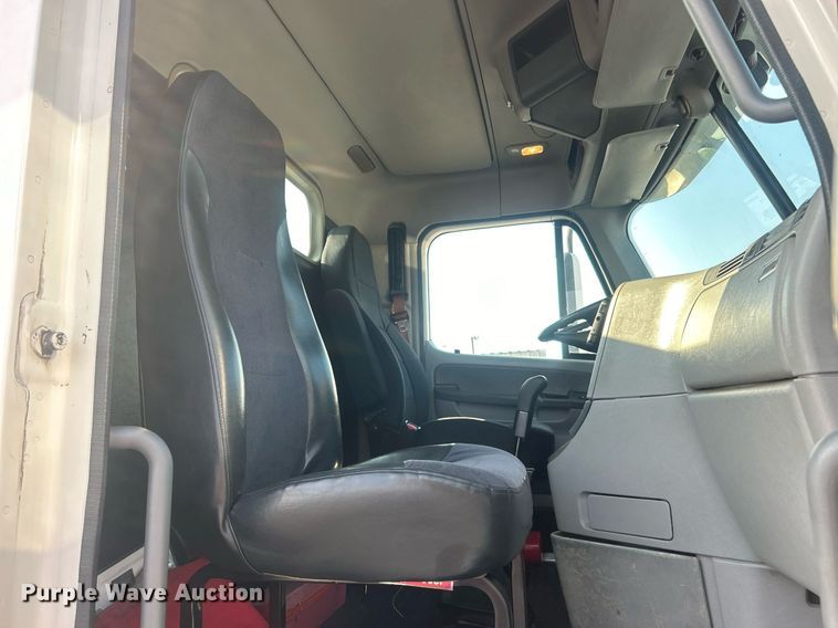 image for item EG1045 2002 Freightliner  Century Class semi truck