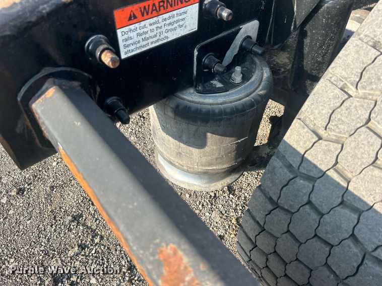 image for item EG1045 2002 Freightliner  Century Class semi truck