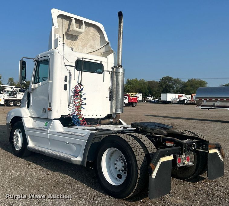 image for item EG1045 2002 Freightliner  Century Class semi truck