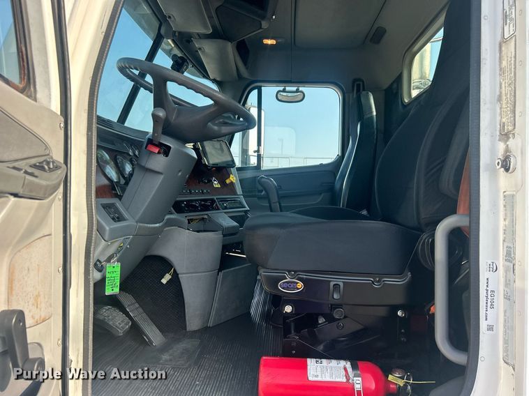 image for item EG1045 2002 Freightliner  Century Class semi truck