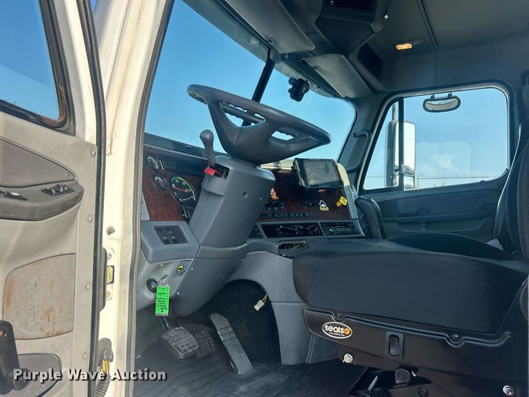 image for item EG1045 2002 Freightliner  Century Class semi truck