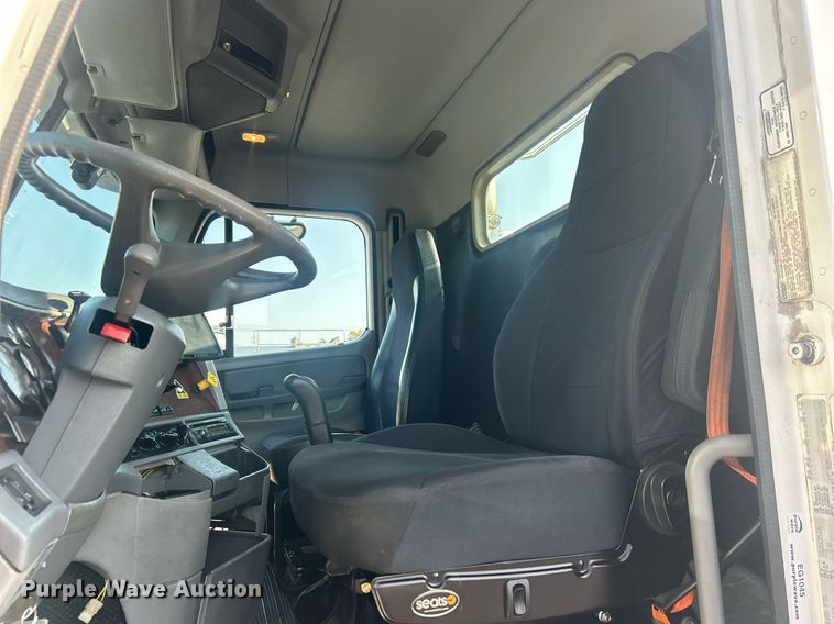 image for item EG1045 2002 Freightliner  Century Class semi truck