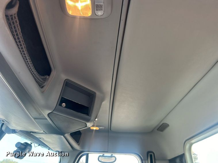 image for item EG1045 2002 Freightliner  Century Class semi truck