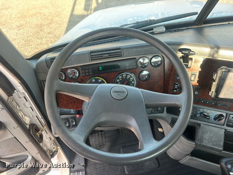 image for item EG1045 2002 Freightliner  Century Class semi truck