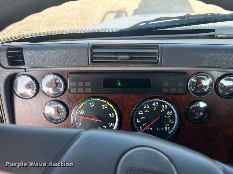 image for item EG1045 2002 Freightliner  Century Class semi truck