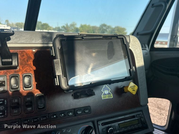 image for item EG1045 2002 Freightliner  Century Class semi truck