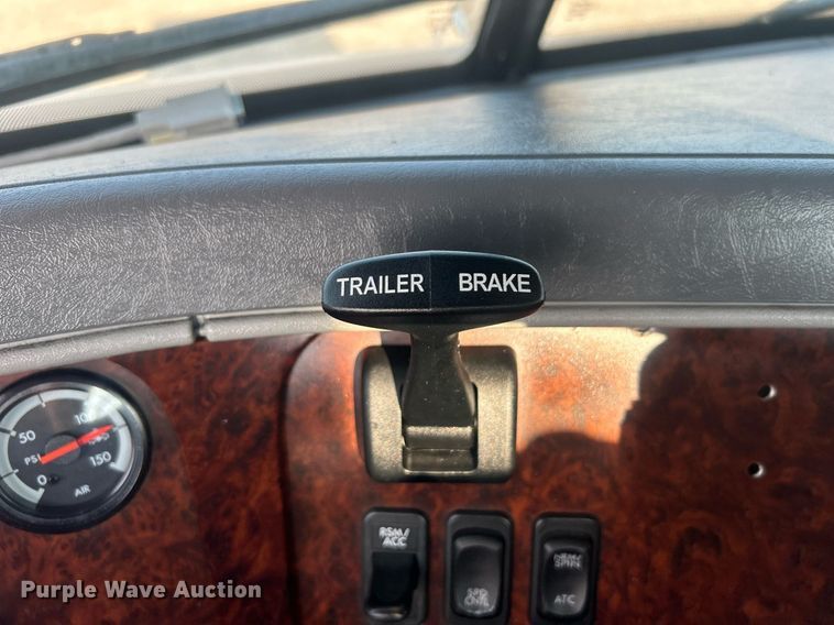 image for item EG1045 2002 Freightliner  Century Class semi truck