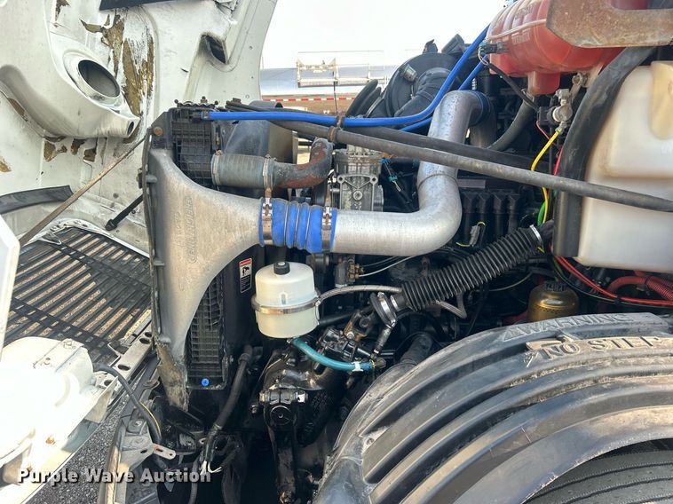 image for item EG1045 2002 Freightliner  Century Class semi truck