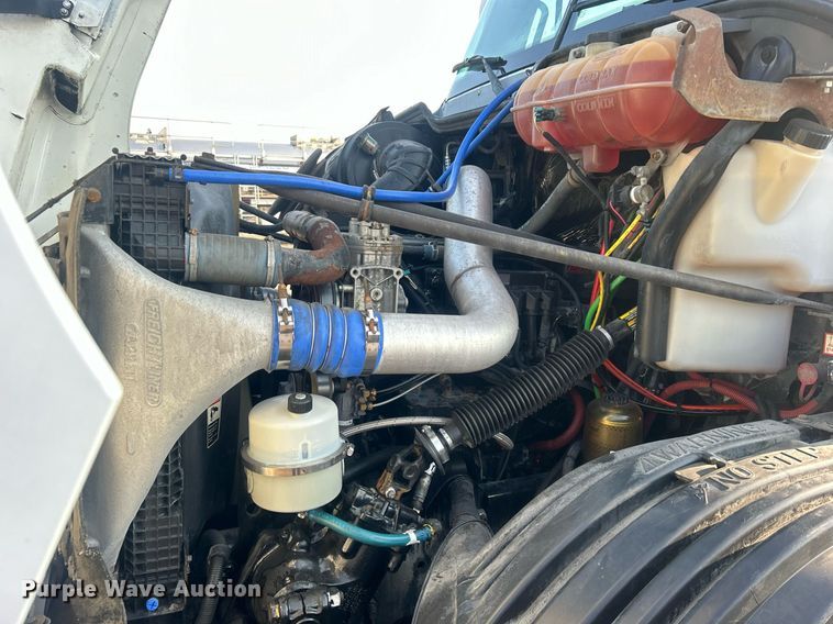 image for item EG1045 2002 Freightliner  Century Class semi truck