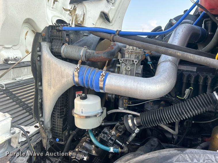 image for item EG1045 2002 Freightliner  Century Class semi truck