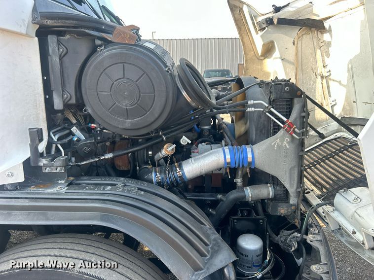 image for item EG1045 2002 Freightliner  Century Class semi truck