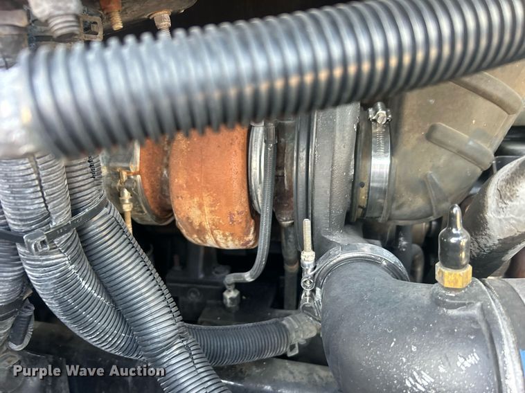 image for item EG1045 2002 Freightliner  Century Class semi truck