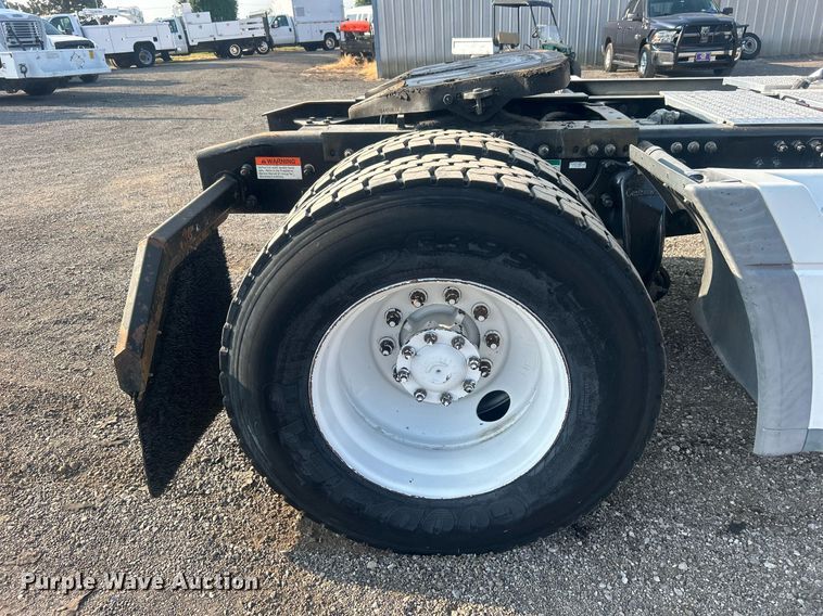 image for item EG1045 2002 Freightliner  Century Class semi truck