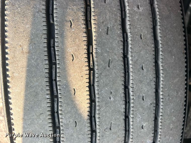 image for item EG1045 2002 Freightliner  Century Class semi truck