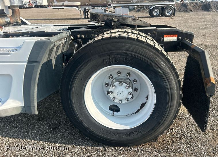 image for item EG1045 2002 Freightliner  Century Class semi truck