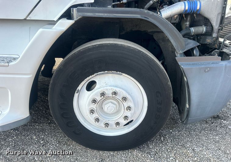 image for item EG1045 2002 Freightliner  Century Class semi truck