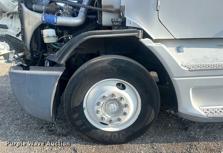 image for item EG1045 2002 Freightliner  Century Class semi truck