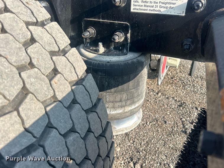 image for item EG1045 2002 Freightliner  Century Class semi truck