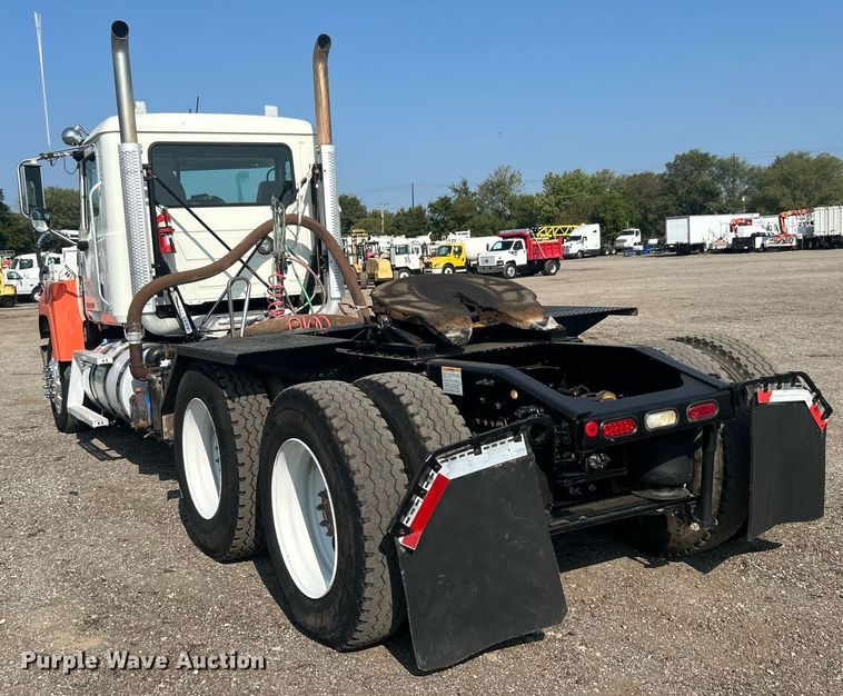 image for item EG1049 2015 Mack CHU613 semi truck