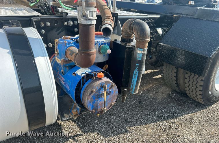 image for item EG1049 2015 Mack CHU613 semi truck