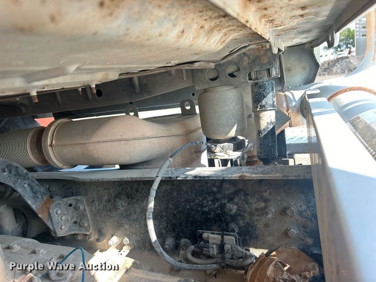 image for item EG1049 2015 Mack CHU613 semi truck