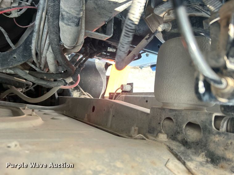 image for item EG1049 2015 Mack CHU613 semi truck