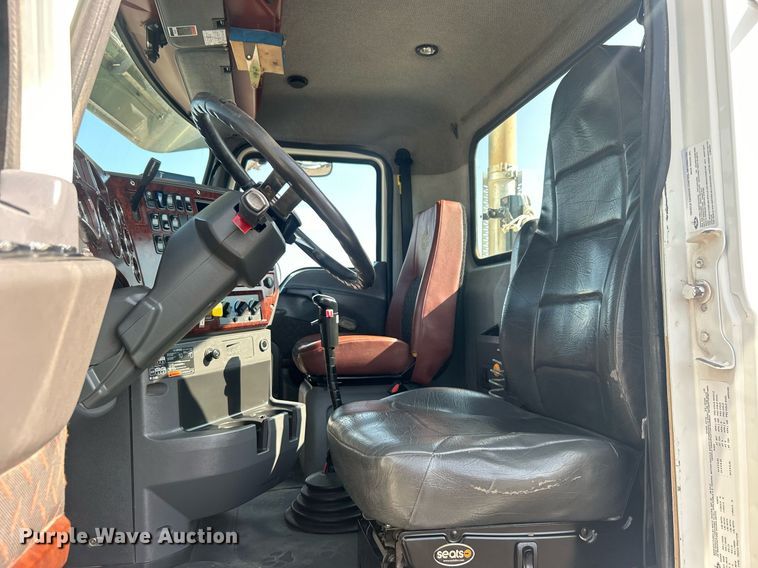 image for item EG1049 2015 Mack CHU613 semi truck