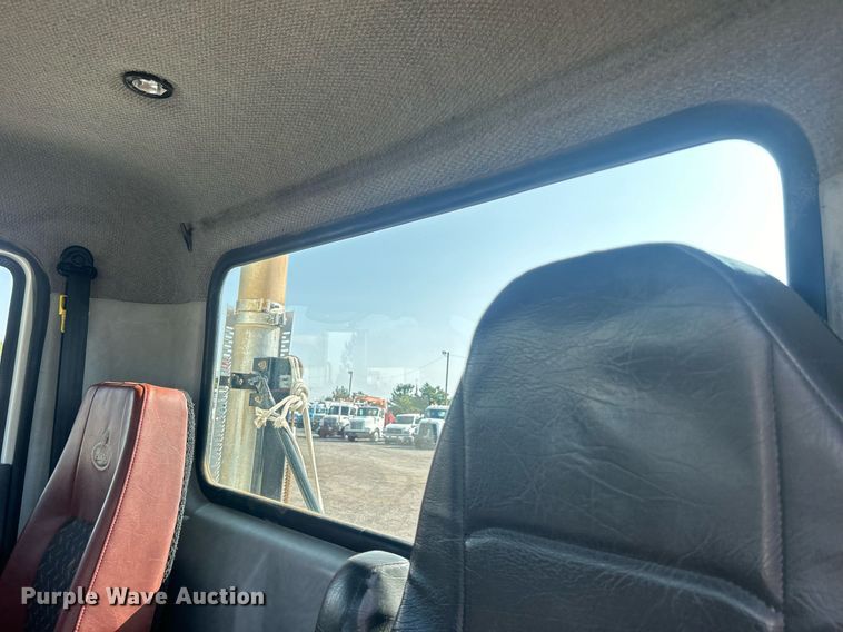 image for item EG1049 2015 Mack CHU613 semi truck