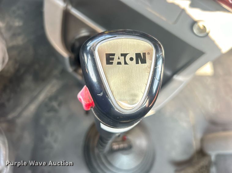 image for item EG1049 2015 Mack CHU613 semi truck