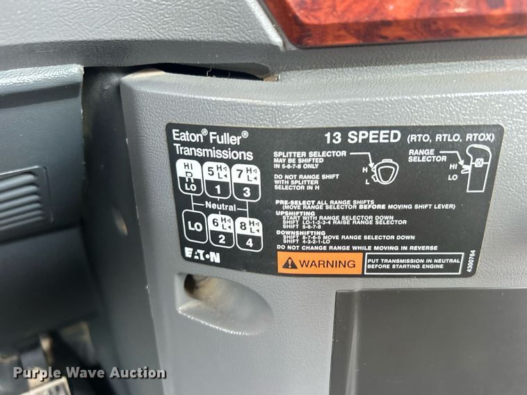 image for item EG1049 2015 Mack CHU613 semi truck