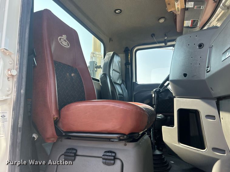 image for item EG1049 2015 Mack CHU613 semi truck