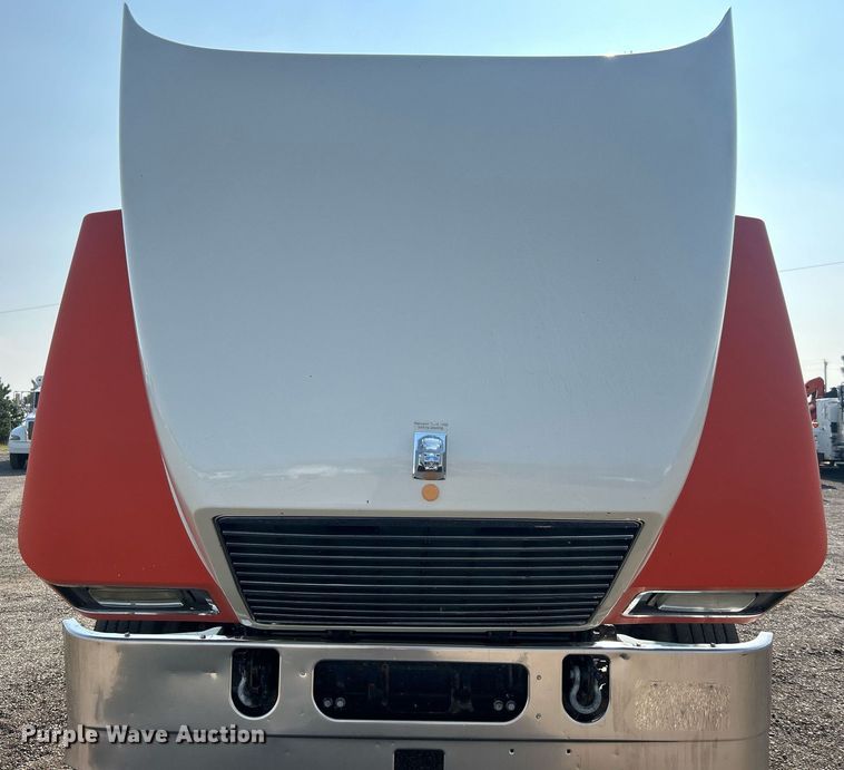 image for item EG1049 2015 Mack CHU613 semi truck