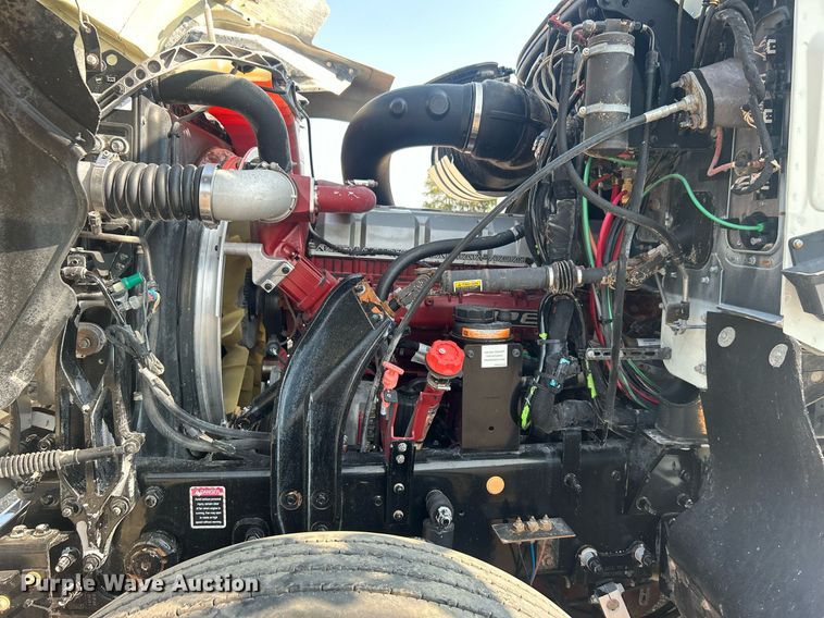 image for item EG1049 2015 Mack CHU613 semi truck