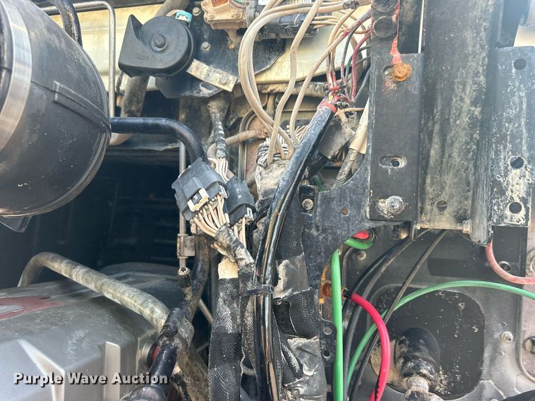 image for item EG1049 2015 Mack CHU613 semi truck