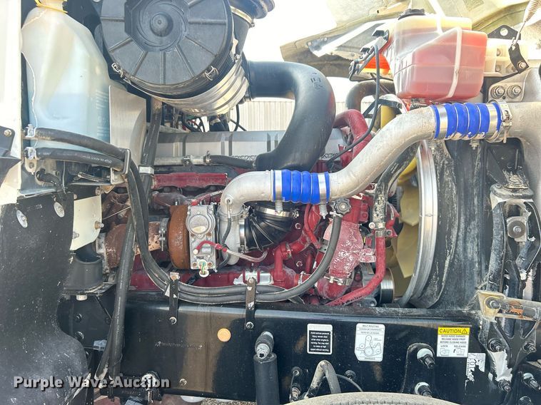 image for item EG1049 2015 Mack CHU613 semi truck